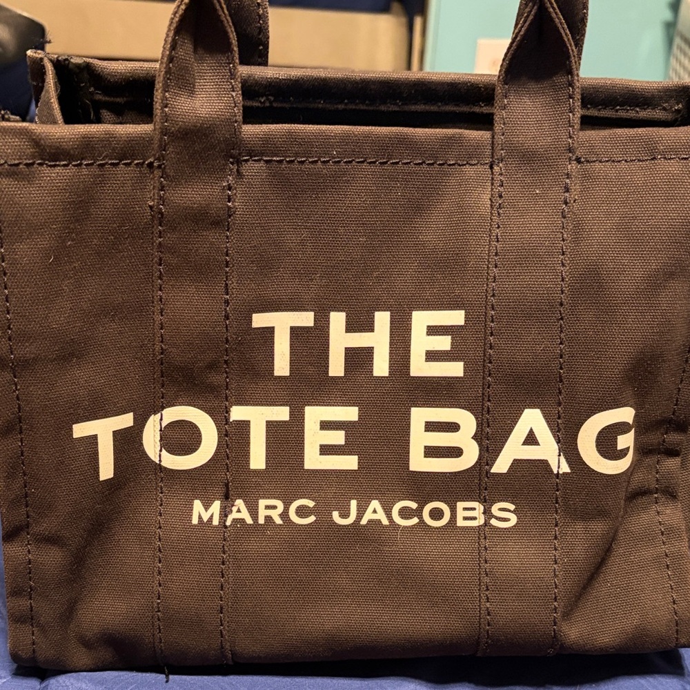 Marc Jacobs Black Tote Bag for women does have some wear and tear